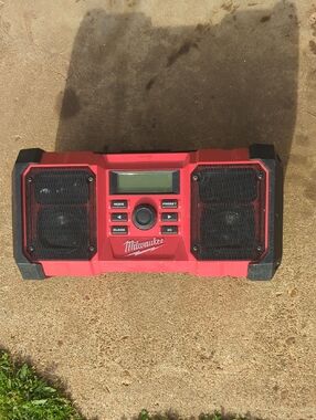 Milwaukee Portable Jobsite Radio - Red